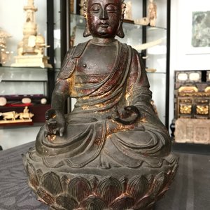 Two Chinese lacquered and gilt bronze figures of Mahakasyapa and Buddha Shakyamuni, Ming and later — 照片 12