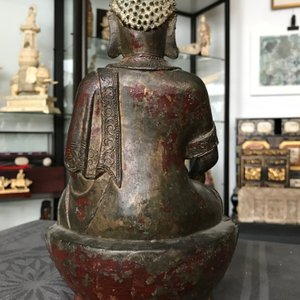 Two Chinese lacquered and gilt bronze figures of Mahakasyapa and Buddha Shakyamuni, Ming and later — 照片 13