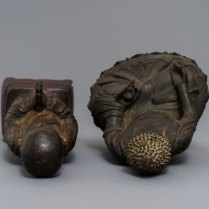 Two Chinese lacquered and gilt bronze figures of Mahakasyapa and Buddha Shakyamuni, Ming and later — 照片 7