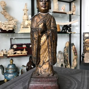 Two Chinese lacquered and gilt bronze figures of Mahakasyapa and Buddha Shakyamuni, Ming and later — 照片 8