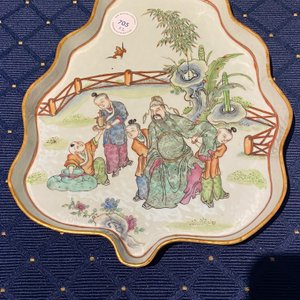 Two Chinese leaf-shaped famille rose dishes, 19th C. — 照片 6