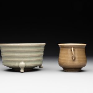 Two Chinese Longquan celadon incense burners and three saucers, Yuan/Ming — photo 5