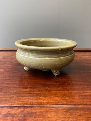 Two Chinese Longquan celadon tripod censers, Ming — foto 3