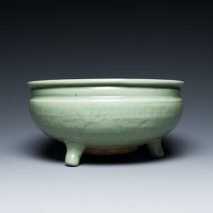 Two Chinese Longquan celadon tripod censers, Ming — foto 4