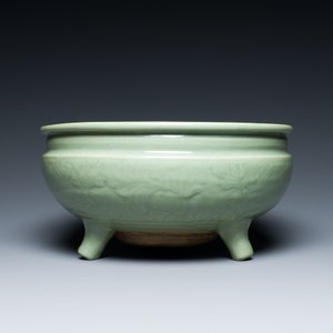 Two Chinese Longquan celadon tripod censers, Ming — foto 5
