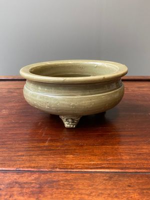 Two Chinese Longquan celadon tripod censers, Ming — photo 2