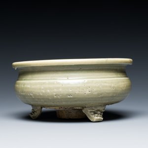 Two Chinese Longquan celadon tripod censers, Ming — photo 13