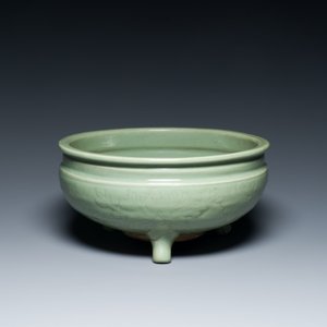 Two Chinese Longquan celadon tripod censers, Ming — photo 2