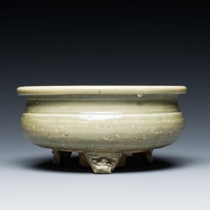 Two Chinese Longquan celadon tripod censers, Ming — photo 10