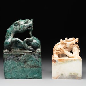 Two Chinese marble 'dragon' seals, 20th C. — 照片 2