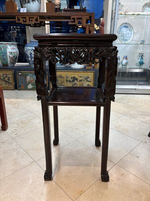 Two Chinese marble-topped hongmu two-tier square stands, 19/20th C. — photo 11