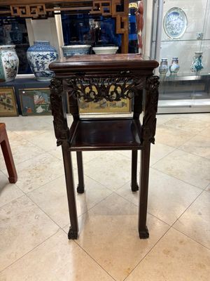 Two Chinese marble-topped hongmu two-tier square stands, 19/20th C. — photo 13