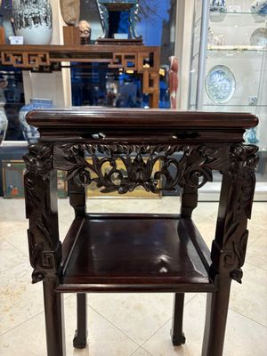Two Chinese marble-topped hongmu two-tier square stands, 19/20th C. — photo 15