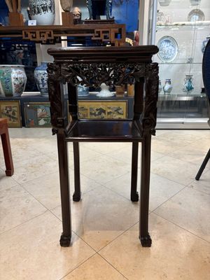 Two Chinese marble-topped hongmu two-tier square stands, 19/20th C. — photo 10