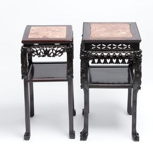Two Chinese marble-topped hongmu two-tier square stands, 19/20th C. — photo 1