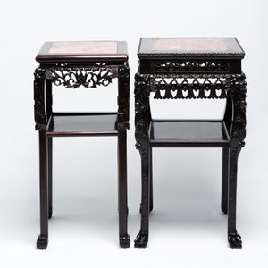 Two Chinese marble-topped hongmu two-tier square stands, 19/20th C. — photo 3