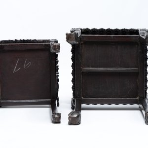 Two Chinese marble-topped hongmu two-tier square stands, 19/20th C. — photo 7