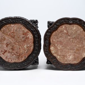 Two Chinese marble-topped hongmu two-tier stands, 19/20th C. — foto 10