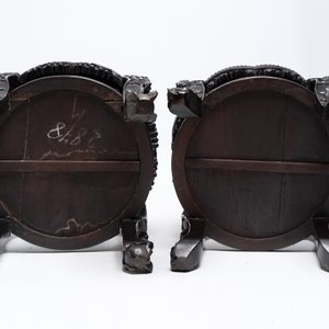 Two Chinese marble-topped hongmu two-tier stands, 19/20th C. — foto 11