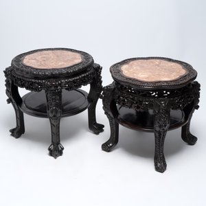 Two Chinese marble-topped hongmu two-tier stands, 19/20th C. — foto 9