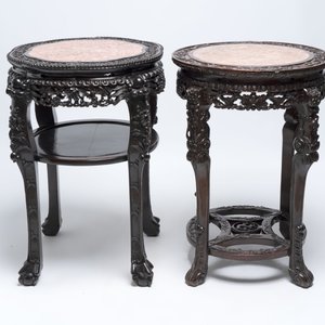Two Chinese marble-topped hongmu two-tier stands, 19/20th C. — foto 3