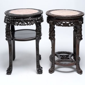 Two Chinese marble-topped hongmu two-tier stands, 19/20th C. — foto 4