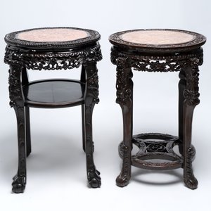 Two Chinese marble-topped hongmu two-tier stands, 19/20th C. — foto 5