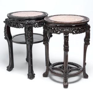 Two Chinese marble-topped hongmu two-tier stands, 19/20th C. — foto 6