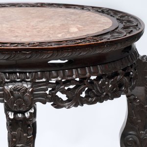 Two Chinese marble-topped hongmu two-tier stands, 19/20th C. — foto 8