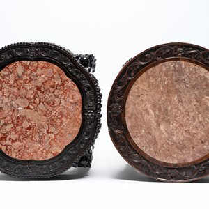 Two Chinese marble-topped hongmu two-tier stands, 19/20th C. — foto 9