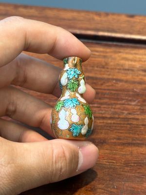 Two Chinese miniature vases and a snuff bottle with Qianlong mark, Kangxi and later — photo 9