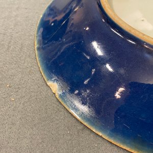 Two Chinese monochrome blue vases and three dishes, 19/20th C. — photo 14