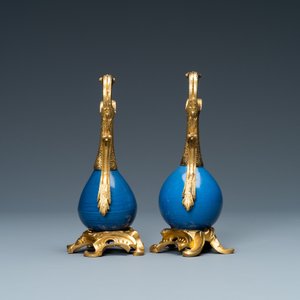 Two Chinese monochrome blue vases mounted as ewers with gilt bronze, Kangxi and 19th C. — photo 4