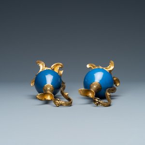 Two Chinese monochrome blue vases mounted as ewers with gilt bronze, Kangxi and 19th C. — photo 7