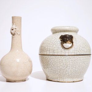 Two Chinese monochrome crackle glazed vases, 19th C. — 照片 5