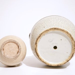 Two Chinese monochrome crackle glazed vases, 19th C. — 照片 6