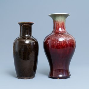 Two Chinese monochrome flambé-glazed vases, 19th C. — 照片 2