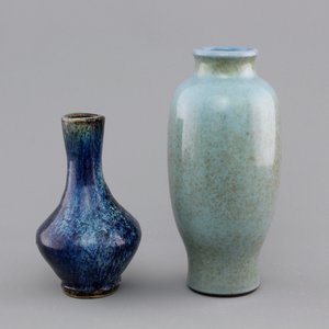 Two Chinese monochrome glazed vases, 19th C. — 照片 1