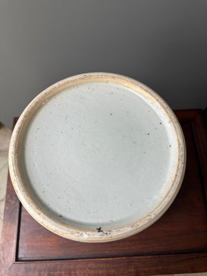 Two Chinese monochrome-glazed vases and a blue and white covered vase, 19th C. — 照片 27