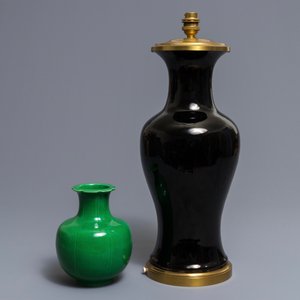 Two Chinese monochrome green and black vases, 18/19th C. — photo 2