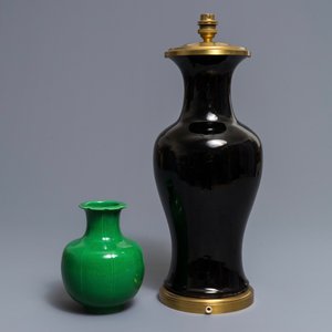 Two Chinese monochrome green and black vases, 18/19th C. — photo 3