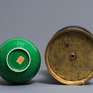Two Chinese monochrome green and black vases, 18/19th C. — photo 5