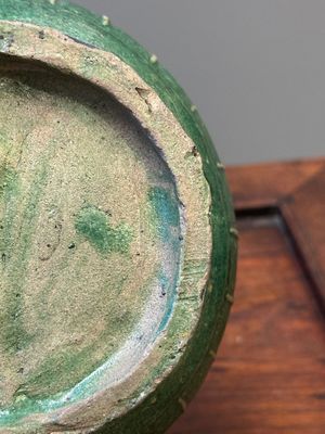 Two Chinese monochrome green-glazed stoneware 'dragon' vases and a kendi, Fujian kiln, late Ming — 照片 24