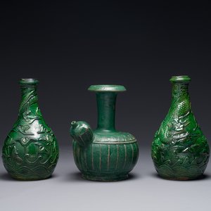 Two Chinese monochrome green-glazed stoneware 'dragon' vases and a kendi, Fujian kiln, late Ming — 照片 1