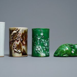 Two Chinese monochrome relief-decorated brush pots, an incense tube and a rabbit, 18/19th C. — 照片 2