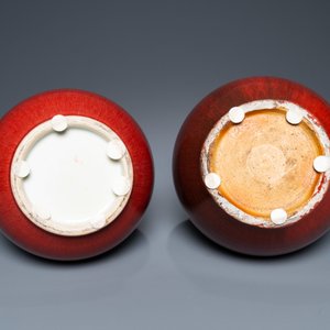 Two Chinese monochrome sang de boeuf bottle vases, 19/20th C. — photo 6