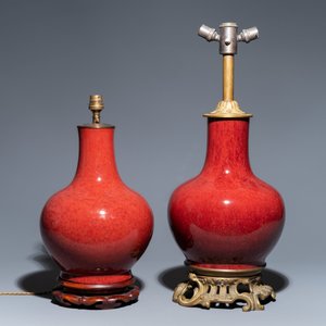 Two Chinese monochrome sang de boeuf-glazed bottle vases transformed into lamps, 19th C. — 照片 3