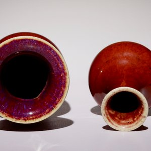 Two Chinese monochrome sang-de-boeuf-glazed vases, 19/20th C. — 照片 2