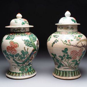 Two Chinese Nanking famille verte covered vases and a famille rose vase, 19th C. — photo 11