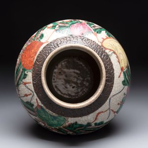 Two Chinese Nanking famille verte covered vases and a famille rose vase, 19th C. — photo 6